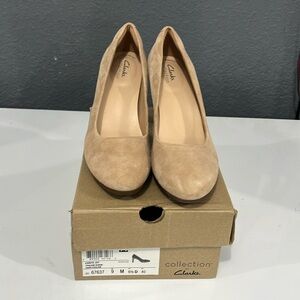 Clark’s Ambyr Joy Praline Suede heels. Brand new never worn